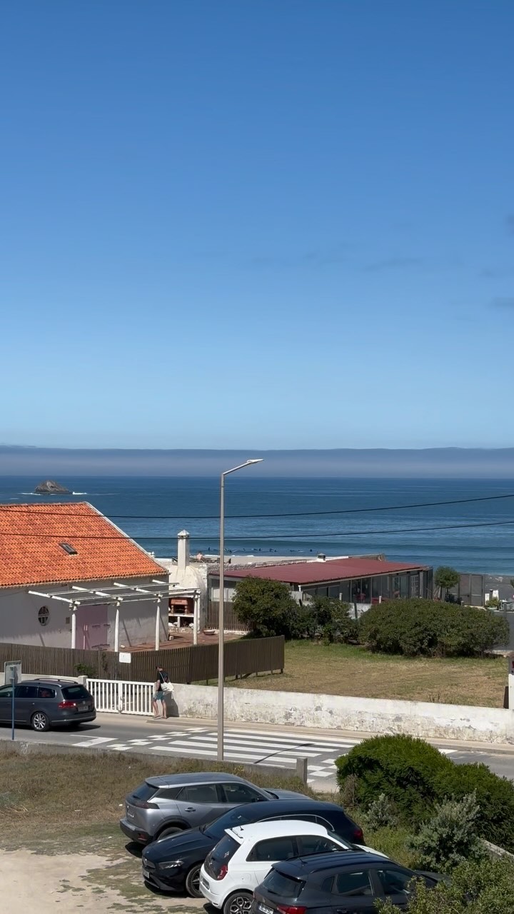 How about a wave check from your own balcony? Here our lovely host Vasco shows how easy it is to check the waves from Onda Coliving’s wrap-around balcony! 😎
You can check the waves at multiple breaks, including Cantinho Mid Bay, Prainha, and Lagide, all from the comfort of home–how cool is that? 🙌🌊
#wavecheck #beachhouse #baleal #workandsurf #coliving #colivingspace #digitalnomadlife #surfeveryday #coworking #worklifebalance #ondacoliving #remotework #workremotely
