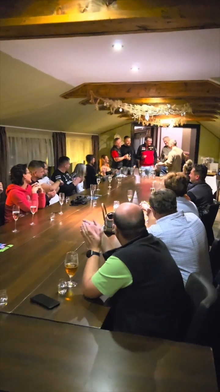 🚗💨 Autosport Szilágyi a vášeň pre Abarth! 🏁
Každý rok pravidelne organizujeme sériu pretekov s automobilmi Abarth - Abarth500Cup, kde sa stretávajú talentovaní jazdci a nadšenci motoristického športu. Peter Szilágyi, úspešný automobilový pretekár a niekoľkonásobný majster s radosťou odovzdáva svoje skúsenosti novým generáciám pretekárov. 🏆✨
Rok 2024 sme zakončili veľkolepým vyhodnotením na Donovaloch. Pozrite si krátky zostrih z tohto podujatia! 🎥👇
👉 www.Abarth500Cup.sk
#AutosportSzilagyi #Abarth500Cup #Donovaly2024 #PeterSzilagyi #MotoristickySport