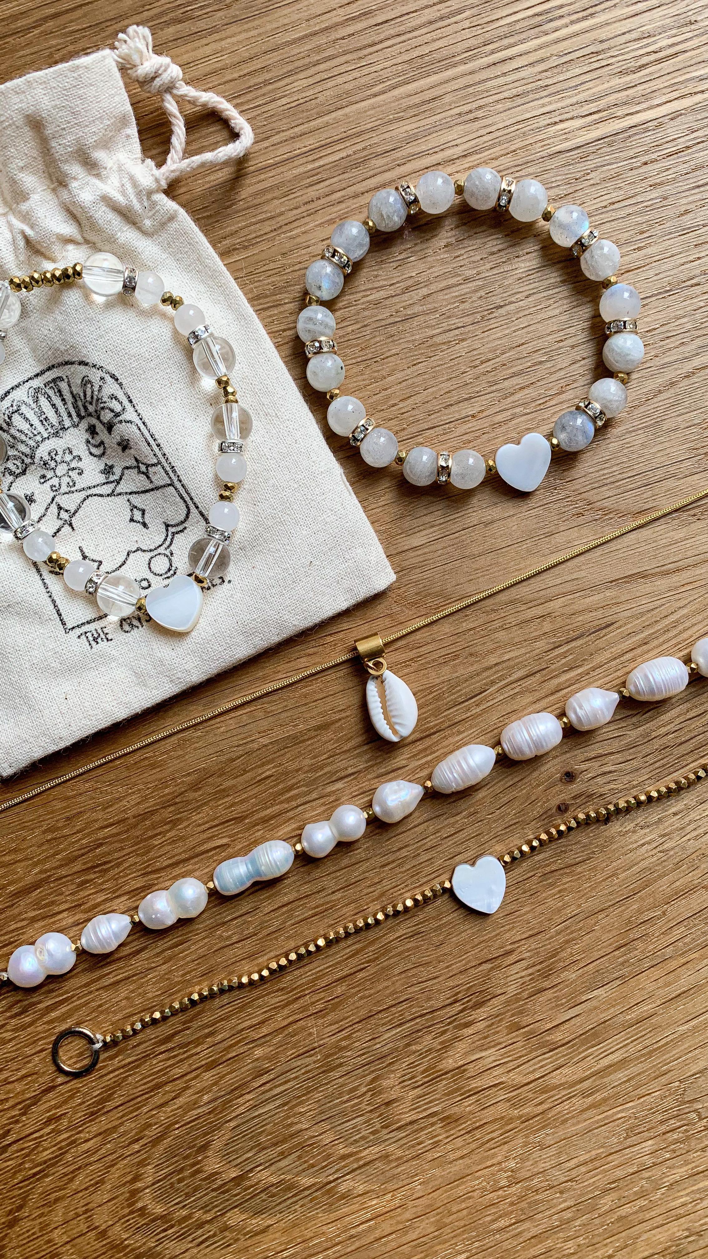 Clean, feminine for lovers which souls belongs to sea. Have created golden white line using sea shells picked by my selfs from ocean in Portugal, clean water pearls and quartz. Take a look! Soom available on Etsy, till than by DM if you are interested.
#sumotheia