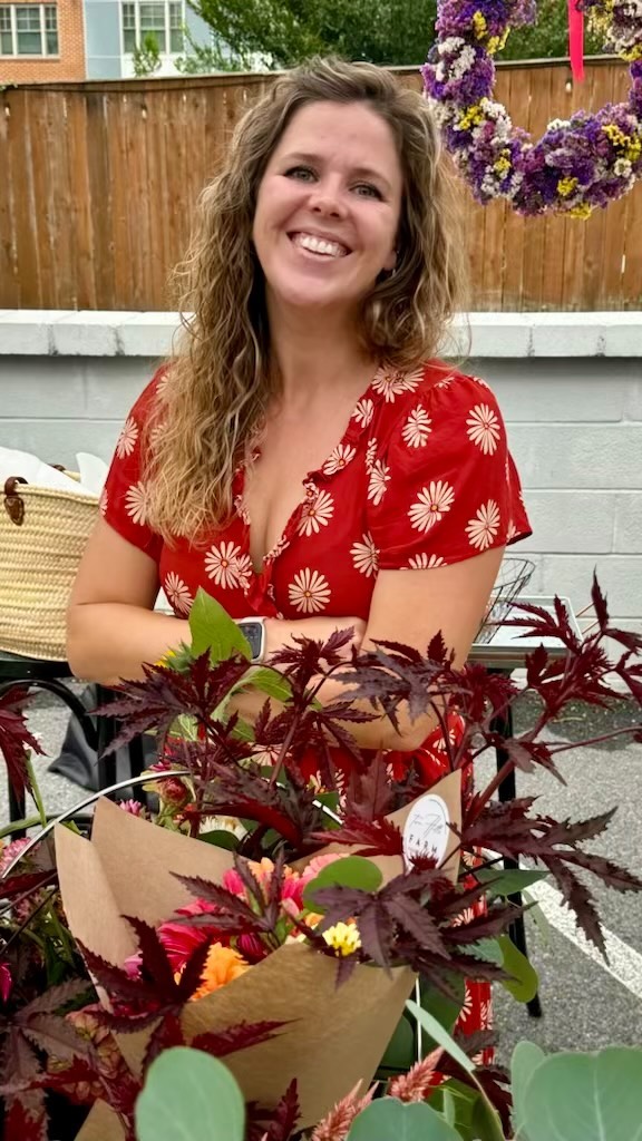 Thatās a wrap on the most bouquets Iāve made in a weekend EVER!! Thanks to everyone who supported the farm this weekend at @lilyandbirchmarket and @thecenter_sound_mind_body Pop-up!!! It absolutely fills my cup to be able to share our flowers with you all. Thank you thank you thank you!
#flowerfarmer #smallfarm #smallbusiness #smallbusinessowner #popup #market #thankful #fall #bouquet