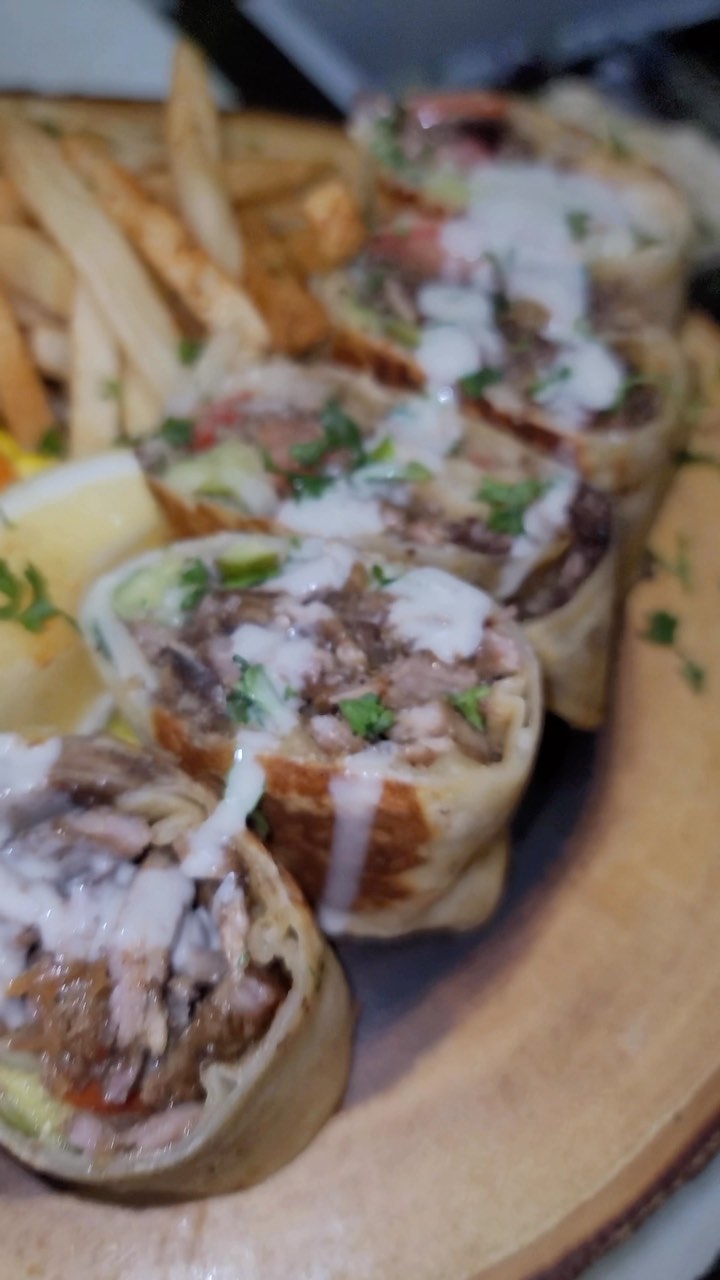 Which do you prefer Beef or Chicken Shawarma?! 🌯
#sandiegofoodie #sandiegoeats #sandiegogram #sddrinks #sandiegobars #sandiegococktails #sdcocktails #sddrinks #sdeats #sdvibes #sdlife #goodeats #instaeats #yelpsandiego #forkyeah #eatfamous #topcitybites #topfoodpics #bestfoodfeed #buzzfeast #bestfoodsandiego #myfab5 #youstayhungrysd #foodstagram #shawarma #shawarmas #shawarmalovers