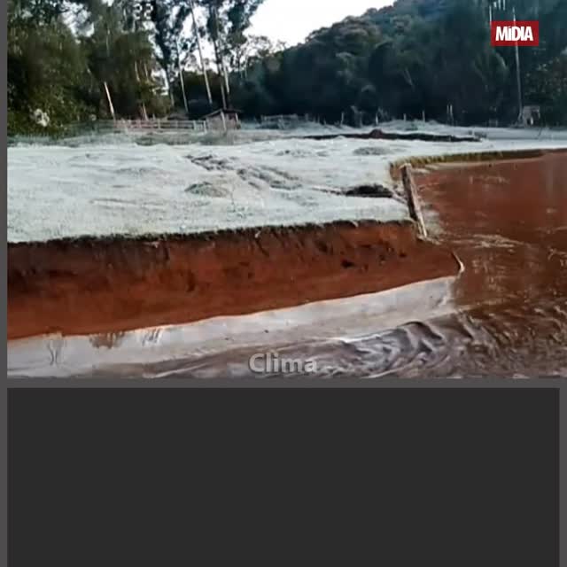 Uma intensa onda de frio atingiu Guaxupé e municípios do entorno na madrugada desta quarta-feira, 25 de junho, estabelecendo os menores registros de temperatura do ano e provocando geadas em diversas localidades.
De acordo com os dados apurados, Monte Belo foi o município que apresentou a menor temperatura da madrugada, com a impressionante marca de -0,7°C. Também foram registrados valores negativos em Cabo Verde e São Pedro da União, onde os termômetros marcaram -0,1°C em ambas as cidades. Em Guaxupé, sede da cooperativa, a mínima chegou a 3,8°C, caracterizando o menor registro do ano na cidade. Em Muzambinho, a mínima foi de 1ºC.
Leia a reportagem completa >>> link na bio