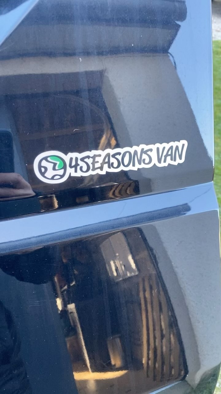 ❄️🎄 Ready pour pour rejoindre les Alpes fêter Noël en famille🎄 ❄️
Infos : Véhicule 9 places équipé de pneu neige, GPS, Boîte de vitesse automatique ⛄️ DISPONIBLE EN LOCATION à partir du 1 er janvier 2024. Lien 🔗 en bio
#minibus #locationvan #locationminibus
#4seasons_van