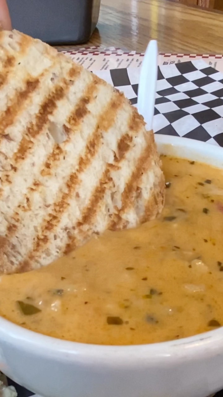 It might be cold outside, but we’ve got just the thing to keep you nice and toasty warm on the inside 🥰❄️
A large bowl of your favourite Wicked Thai Chicken Soup with a slice of toasted rye bread
$9
See you soon 😉
