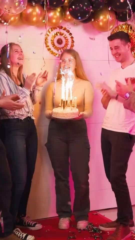 Weil jeder Geburtstag besonder ist. ☘️❤️
Wer feiert schon heutzutage ohne Fotobox seinen Geburtstag? Es gibt kein schöneres Geschenk, als jene Momente des Zusammenseins zu verewigen. 🥰
Überlassen Sie uns die Arbeit, denn mit unseren Service können Sie sich voll und ganz auf den Rest der Organisation kümmern. 🥰
#geburtstag #fotobox #geburtstagsgeschenk #party