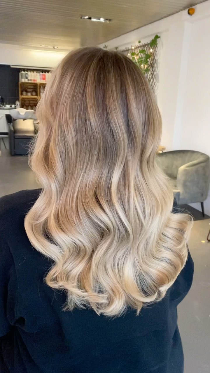 Cookies and Cream inspired Balayage✨
Each balayage at our salon is a unique work of art!
We believe in nurturing your hair with the goodness of nature 🌱
We are proud to be a salon that prioritizes sustainability. From our product choices to our everyday practices, we strive to minimize our environmental impact, so you can indulge in beauty guilt-free!
Come and experience it yourself, find us at
E Organic Salon
Schoolstraat 2g
Rijswijk, Zuid-Holland
#NaturalBalayage #OrganicHairSalon #SustainableBeauty #RijswijkDenHaag #HolisticHairCare #GreenSalon #TrustTheProcess #HairTransformation #OrganicBeauty #HairArtistry #japanseheadspadenhaag #japanseheadsparijswijk #comingsoon #eorganicsalon