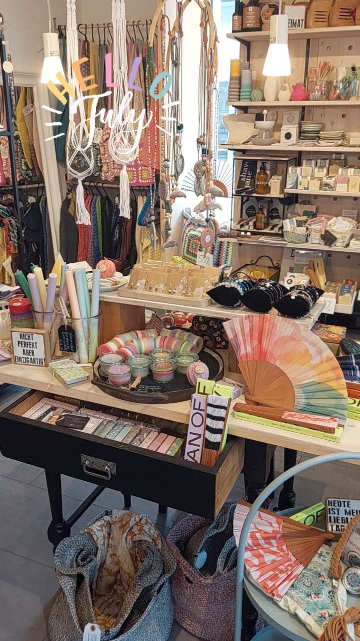 NEU Kerzen in sommerlichen Farben machen gute Laune und bringen Lucht in verregneten Stunden. Hergestellt in einer integrativen Werkstätte in Zürich. Vorwiegend aus recycliertem Wachs. Jedes Stück ein Unikat @naturundgut