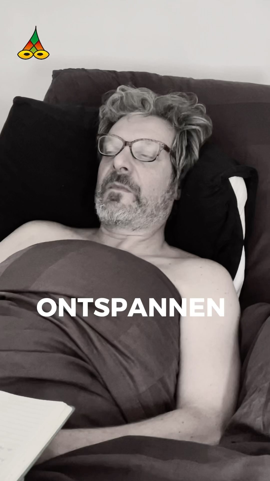 Nummer 66: Ontspannen
Beste landgenoten en Vlamingen,
De ochtend was mooi.
Ik dommelde even weg
en heb niets gedaan.
De #Dichter van #Nederland & #Vlaanderen #voorjou over #ontspannen #koersdutje #nichthardfahrenschönfahren #relax☀️
Dit is een ‘Hou de zonzijde’-productie:
Tekst, spel & bewerking: Maurice Jonkers
Videografie, regie & eindredactie: @studio.hilma