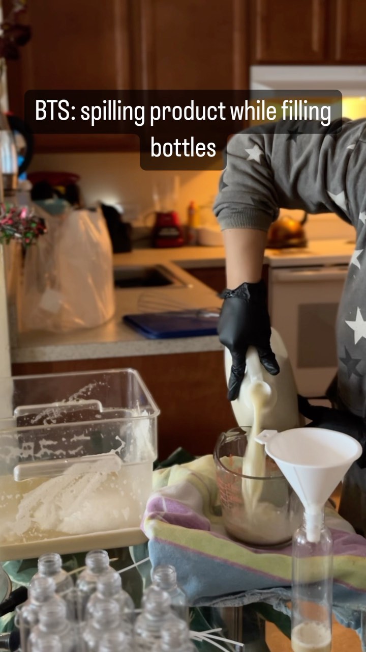 I always have to find the right pouring system when it comes to the Invigorator 😩 What is the INVIGORATOR and what does it do? READ BELOW:
INVIGORATOR helps to reverse hair loss by depositing amino acids, vitamin c, biotin, iron and zinc into the hair follicle. It contains keratin, collagen, protein and natural silica which promotes hair growth and thicker hair.
Invigorator plumps and stimulates your hair follicles, improves blood circulation on your scalp and repairs the split and damaged ends of your hair. It’s a complete thermal protectant and is why everyone’s curls pop back after a silk press. It has very high conditioning properties and is used as a daily leave in conditioning tonic. It increases hair strength, it’s an antioxidant, it’s lightweight and detangles your hair. It’s very moisturizing, reduces tension on your scalp, relieves a dry and itchy scalp, softens your hair and gives your hair RIDICULOUS SHINE ✨
You NEED the Invigorator for your silk presses. You need the Invigorator to treat your scalp on a daily basis when wearing braids for moisture and hair growth. You also need the Invigorator when wearing your natural hair. Whether you’re wearing your natural curls, mini twists, a curly fro, locs, natural boho braids or natural flat twist styles, you NEED the Invigorator to feed, strengthen and protect your natural hair from free radicals. You need Invigorator to refresh your scalp.
Don’t take my word for it, try it for yourself. I promise you’ll love it.
PAIRS WELL WITH: Honey Oil for deep oil and moisture effect.
This product is safe and gentle enough to use on your infants and toddlers.