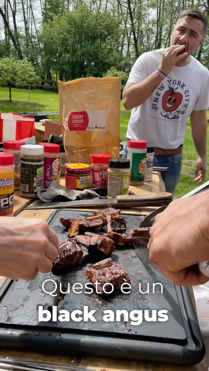 BBQ HUB Academy - #Corsi #Barbecue al Molino
Info e iscrizioni su molinosantamarta.it/bbqhub
Tutti i corsi sono acquistabili singolarmente, al prezzo di 59.00 e ciascuno di essi include:
🎟️ Accesso al corso in presenza che si terrà nel portico o nel parco dell'Agriturismo @molinosantamarta a Casterno, Robecco S/N, di Domenica dalle 11 alle 15 circa.
📚 dispensa con ricette e materiale didattico degli argomenti trattati, disponibile online in formato pdf o epub con accesso riservato.
💬 codice di accesso al gruppo whatsapp dell'Academy: ricette, video, sconti riservati ai corsisti e un luogo per scambiare esperienze e know how.
💰 Gift Card da 15,00 € spendibile presso @labottegadicasterno per l'acquisto di carne e non solo (spesa minima 50,00).
🏅 Attestato digitale di partecipazione al corso
Posti limitati ne.
#bbqhub #corsibarbecue #ostefiamme #molinosantamarta #labottegadicasterno #bbqparadise #aziendaagricolacairati #bbq #barbecue #foodlovers #meat #angus