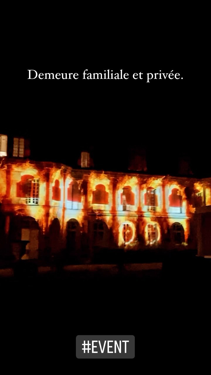 #videomapping extérieur pour un #event privé. #3d #projectionmapping #mappingvideo #motiondesign #motiondesigner #blender #adobeaftereffects #adobepremiere #videomappingevent