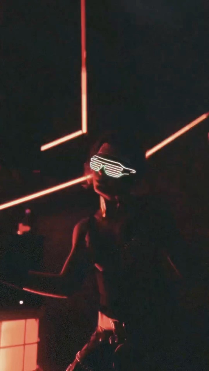 The perfect teaser for presenting your party brand. ⭐️