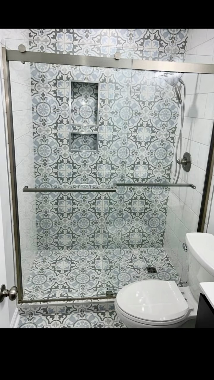 ๐Transformation complete in your Guest Bath ๐. Modern and functionality. ๐๐ซง
Ready to turn your vision into reality?
Letโs make your space extraordinary!
Visit us at www.amccontracting.com to get started today!
#BathroomRemodel #HomeRenovation
#InteriorDesign #BeforeAndAfter #RenovationInspiration
#ModernBathroom #DreamBathroom
#Remodeling #HomeMakeover
#LuxuryBathroom #renovationproject #schluter #kerri #lowesmaterials #loweshomeimprovement #cary #raleigh #morrisbille #sanford