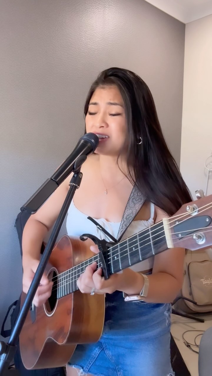 ✨Jamming to "Without Me" by Halsey ✨