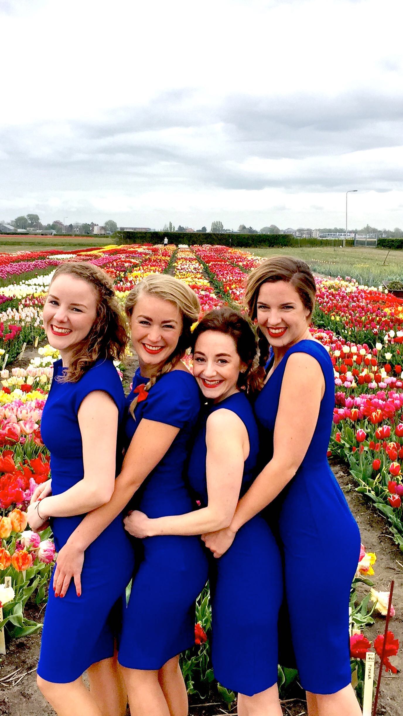 Kun je het al ruiken? De lente is officieel begonnen en de keukenhof is weer geopend!! 6 jaar geleden hebben we daar een “de Meisjes gaan op Reisjes” vlog opgenomen. Ga je naar de tul🌷en kijken dit jaar of laat je dit over aan de toeristen?
•••
#holland #sing #lente #keukenhof #tulpen #demeisjesmetdewijsjes #bloemetjesgordijn @visitkeukenhof @keukenhof__ #lenteinnederland #bloemenpracht #tulp