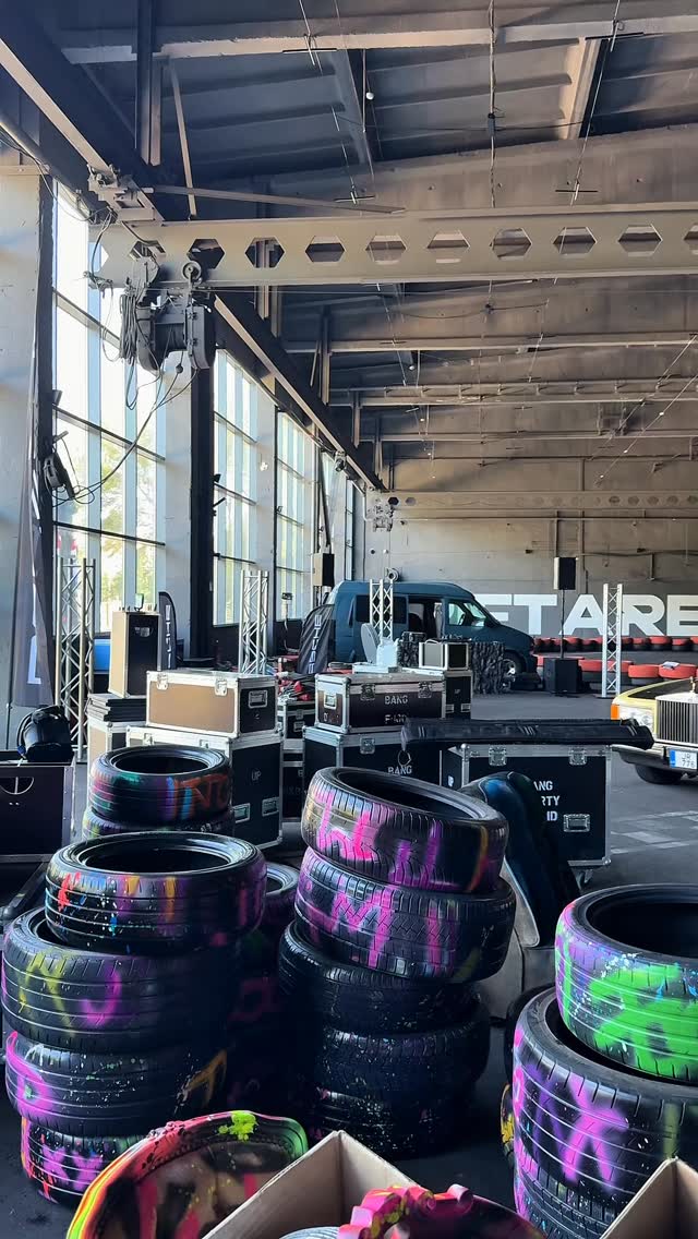 When your friends say ‘let’s go drifting’… but it turns out to be your surprise birthday party! 🎉🏁
Thanks @driftarenaliepaja @ralfseilands @makree @iluzionists_edzus @kristabansandris_lv @niknakdrift
#birthdaysurprise #birthdayparty #drift #driftarena #liepaja #sarmantipasakumi #birthdayideas #eventideas #eventinspiration #eventplanner #eventdecorations #eventplanning