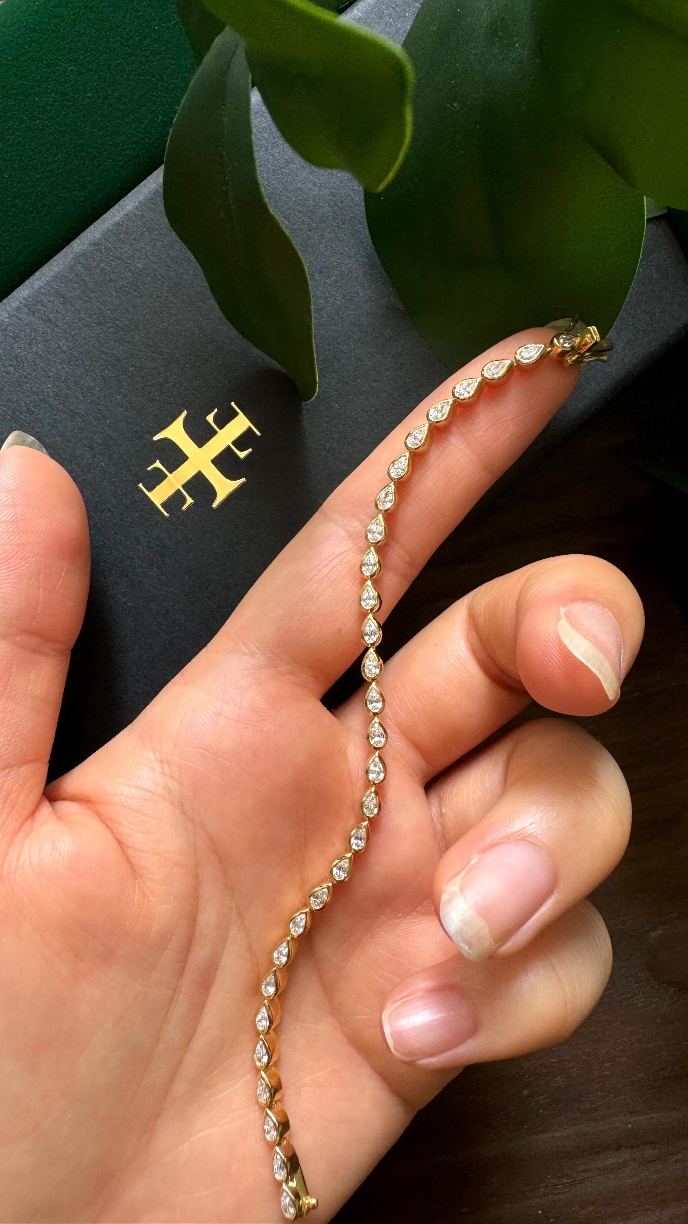 Our latest favourite! We’ve had a lot of Clients requesting tennis bracelets lately and this one might be the most unique one! Fancy Cut diamonds always take a bit more effort — It took us some time to finally source these Collection Grade (D-E Colour, VS+ Clarity) Pears at the perfect size & proportion for our Client!