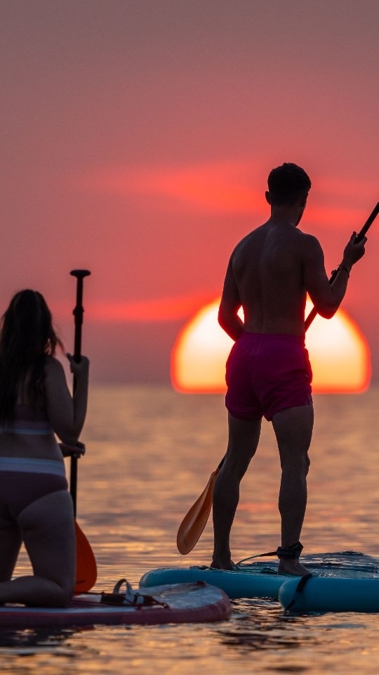 ☁️Hoy como ya esperábamos las nubes han dejado nuestro escenario en blanco y negro...
🌞Pero a partir de mañana vuelven los colores y nosotros estaremos ahi para disfrutar y empezar el día con la máxima energía
📷@fran.culi y @aprilroadstudios
#sunrise#paddlesurf#sunrisepaddle#sunrisebarcelona