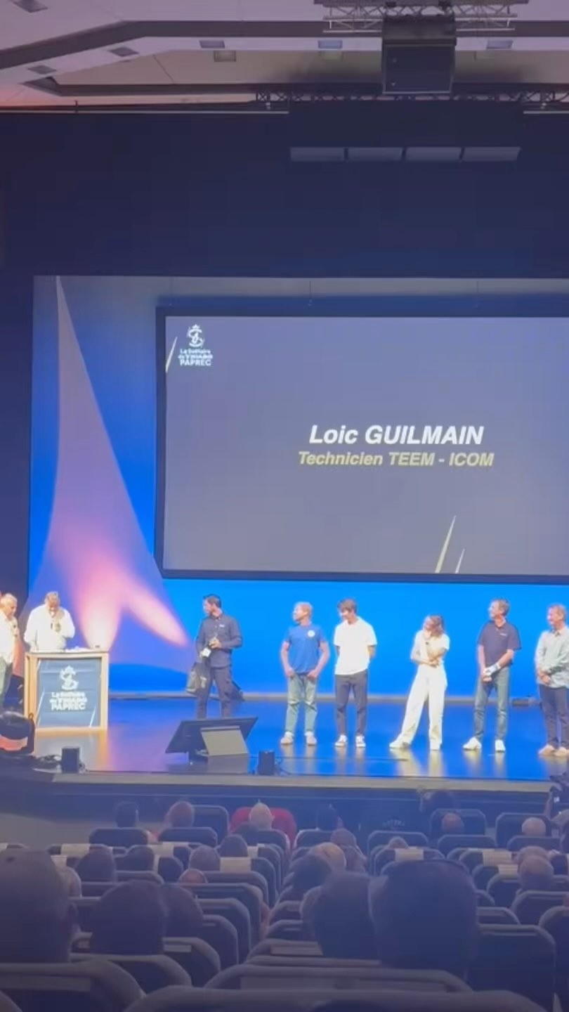 | Remise des prix 🏆 |
Hier soir se tenait la remise des prix de @lasolitairedufigaropaprec.
À cette occasion, notre @gl_loic a pu remettre le prix @icomfrance du meilleur communicant à @romain_sailing !
Une vhf portable IC-M73europlus !