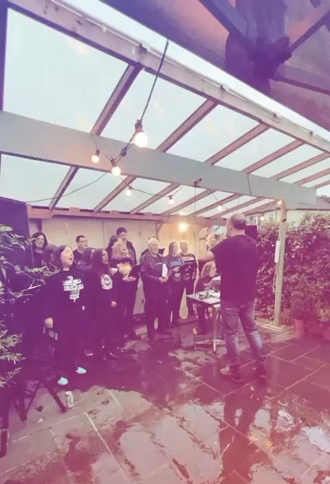 What rain? 🌧️ Torrential rain only fuels the incredible @indiechoiruk ! Thank you so much for a great evening - as always! 🎶