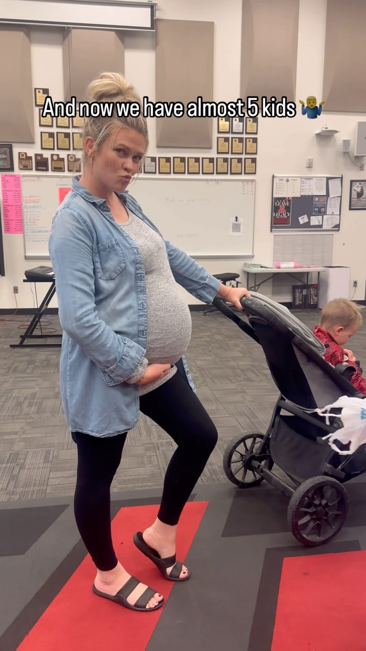 Because we are nerds. Where did you meet your spouse? 🎶
#marchingband #marchingbands #americanfork #americanforkhighschool #afbands #bandgeeks #couplegoals #familygoals