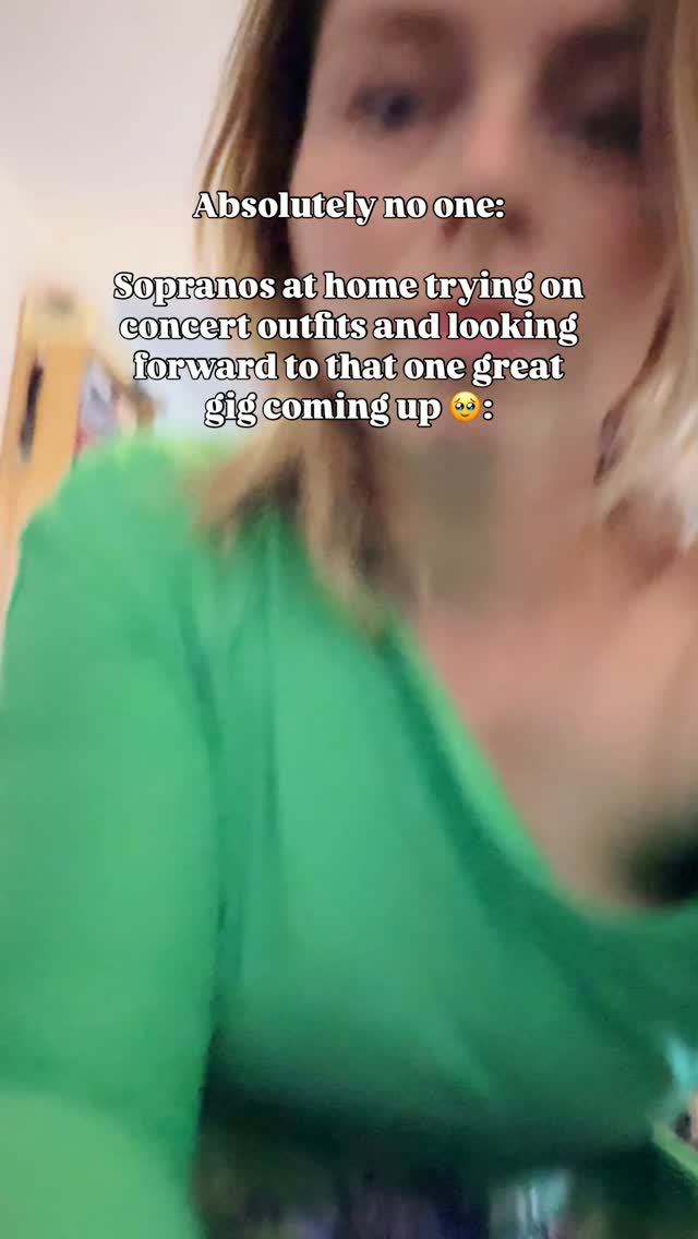 Anyone else do this? 😅😅
Ok this lighting does not do this skirt (or top for the matter!) any justice! But look at this absolutely incredible Mikado skirt from @lassespangenberg 😍 I walked by the studio a few weeks ago and spotted it in the window and I HAD to have it! Here I’ve paired it with an amazing colored top from @nordenstjerne which was sent to me as a gift 🥹 #advertisement #reklame
Can’t wait to sing some symphony orchestra gigs with this skirt! Just think about the endless possibilities! 😍
What would you pair this with?? 👀👀