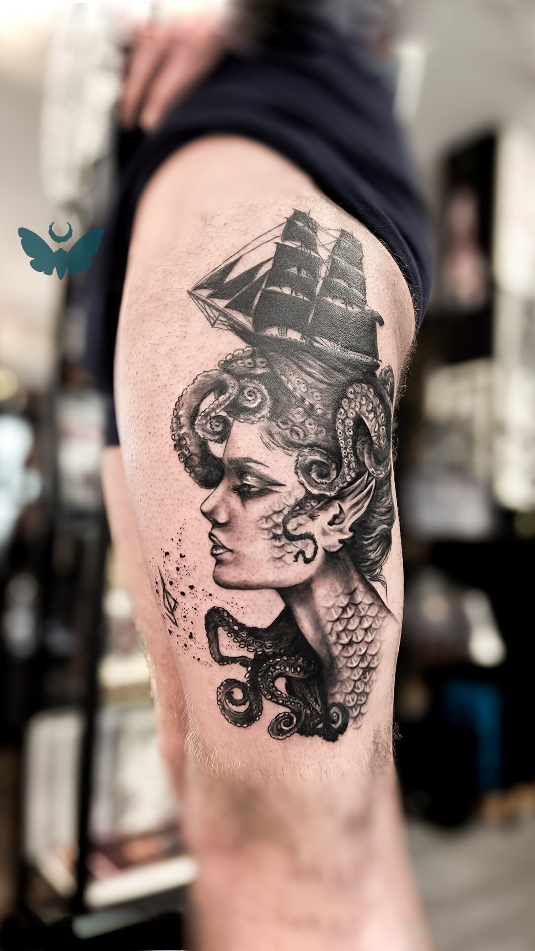 Merci d’avoir adopté ce projet dans un style plutôt illustratif✨ N’hésitez pas à prendre contact avec moi des sujets à thématiques fantastiques 🧜🏻♀️
.
Je réponds à vos questions et vos demandes de RDV en MP par mail ➡️ topazie.tattoo@gmail.com ou en ligne ➡️ topazie.setmore.com/beta
.
.
#swisstattooartist #swisstattooers #swiss #fantastiquecreatures #creaturetattoo #lausannetattoo #topazie