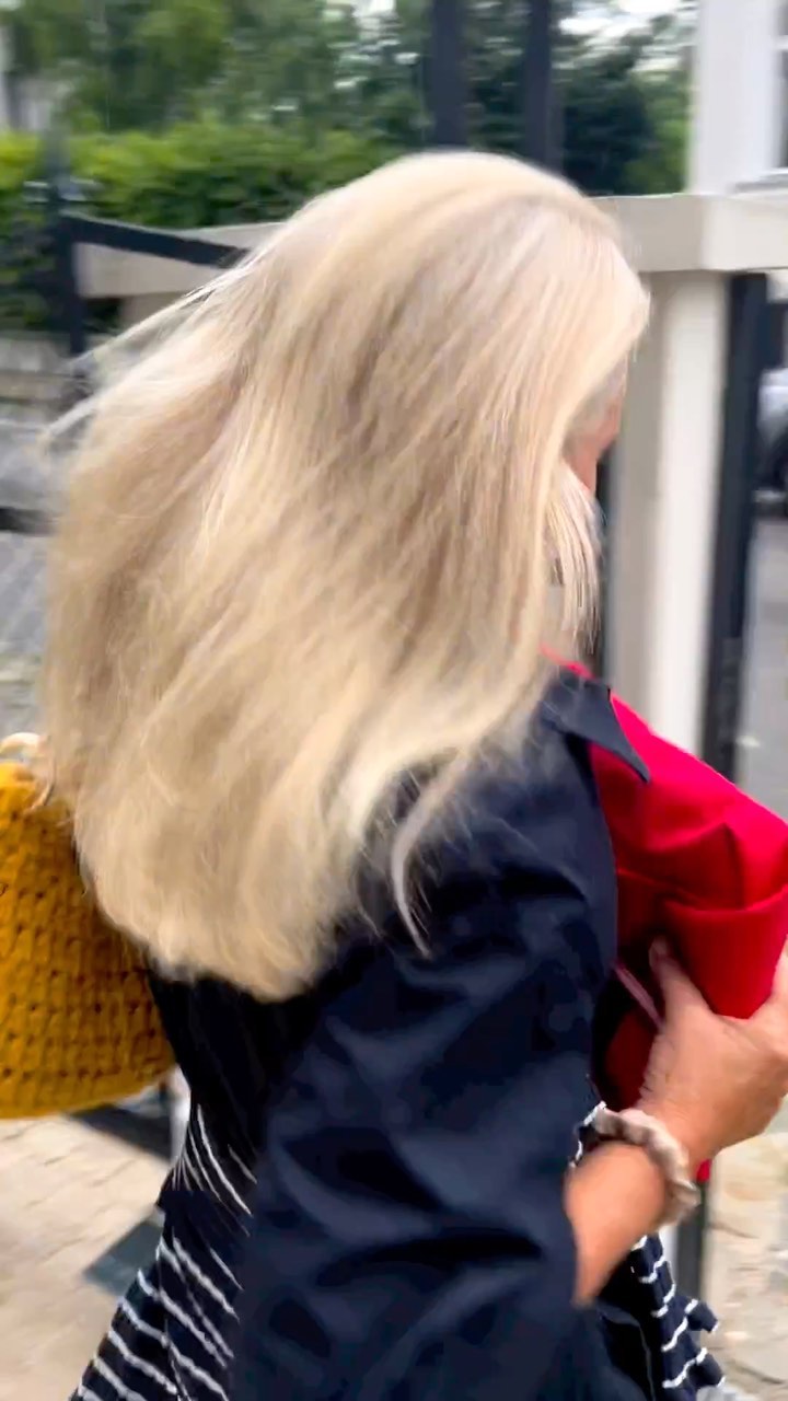 Ich liebe den Sommerregen ☔️ ☀️
Da haben es meine Kollegen aus Papier viel schwerer.😆
Wir Geschenkstoffe trocken und sind schön wie zuvor 🙌
#geschenkstoff #baumwolle #wiederverwendbar #nimmstoffzumeinpacken #nachhaltig #soschenkstduheute #sommergewitter #stoffstattpapier #keinmüll #nichtwegwerfen #müllvermeiden @regina_preloznik @bee3411 #bienibag