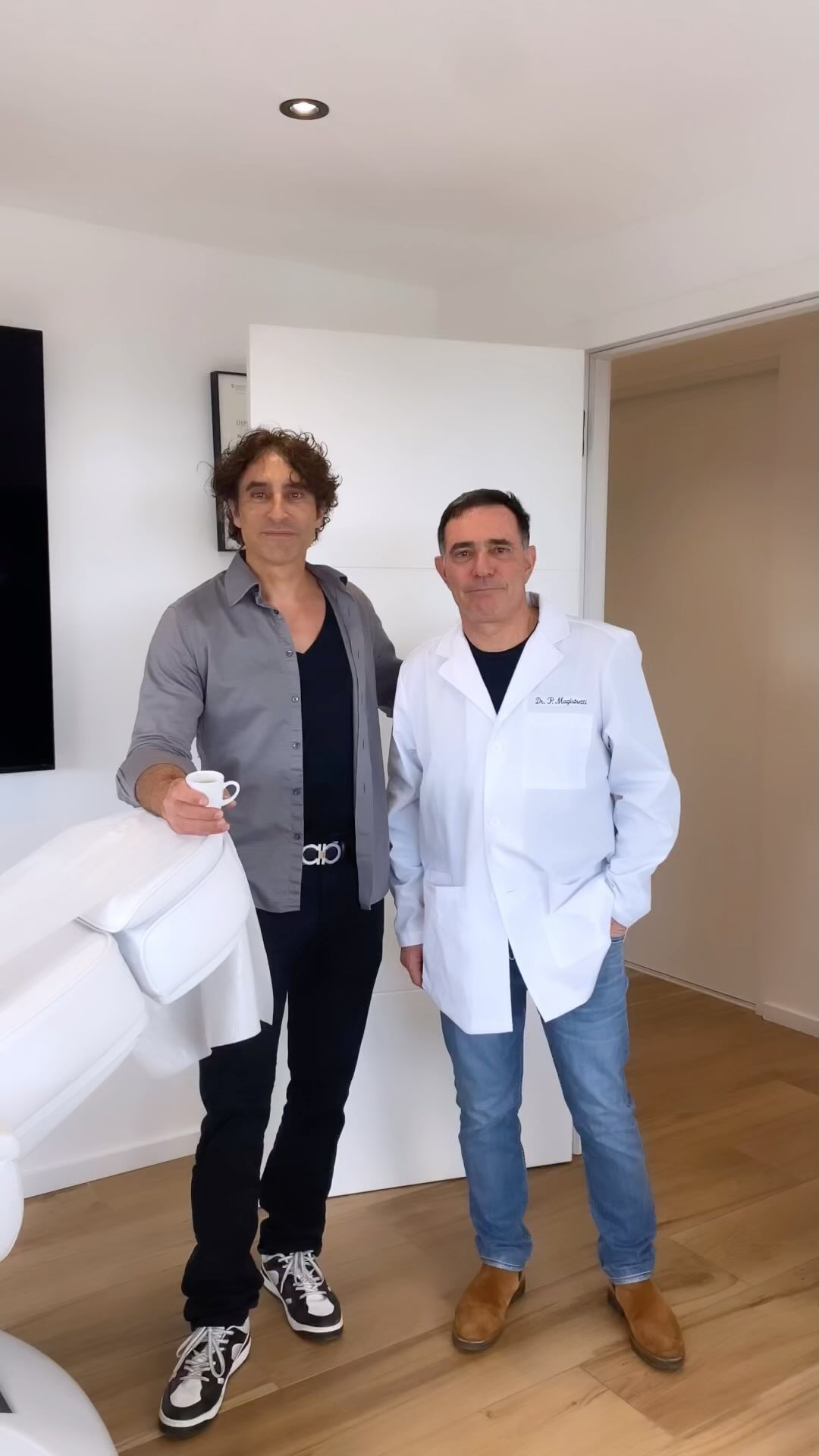 We are thrilled to announce that we had the honor of welcoming Dr. Rajani, a renowned leader in minimally invasive cosmetic services into the Summit Aesthetics clinic in Crans-Montana, Switzerland.
During his visit, he provided us with Platelet Rich Fibrin and Sculptra. As a team always seeking out new and innovative treatments, we were excited to learn from Dr. Rajani’s expertise to offer our clients the very best in natural-looking results
-
Nous sommes ravis d’annoncer que nous avons eu l’honneur d’accueillir le Dr Rajani, un leader renommé dans les services cosmétiques peu invasifs, à la clinique Summit Aesthetics à Crans-Montana, en Suisse.
Lors de sa visite, il nous a fourni du fibrinogène riche en plaquettes et du Sculptra. En tant qu’équipe toujours à la recherche de nouveaux traitements innovants, nous étions ravis d’apprendre de l’expertise du Dr Rajani pour offrir à nos clients les meilleurs résultats naturels possibles.
#summitaesthetics #cransmontana #drrajani #prf #sculptra