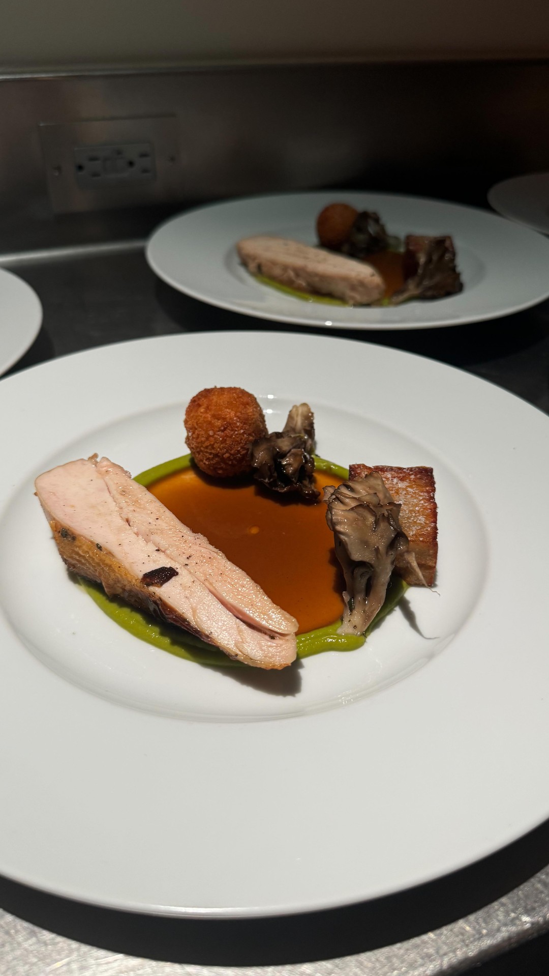 Tiny Dinners does roasted chicken
#privatechef #grandrapids #privatedining #jamesbeardfoundation #phoneeatsfirst #eater #confit #yardbird #chicken