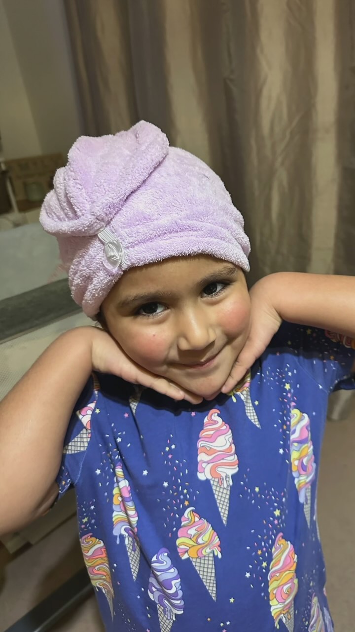 We absolutely love it!!!
Santa bought us our @tiddlers_and_nippers hair wrap and yes it is as simple as it looks! We love it 😍 .
Great for my #haribobaby and me!! Need to get a second one x
#hairwrap #hair #tiddlersandnippers #easytouse #mamadaughter #haribomama #haribobaby