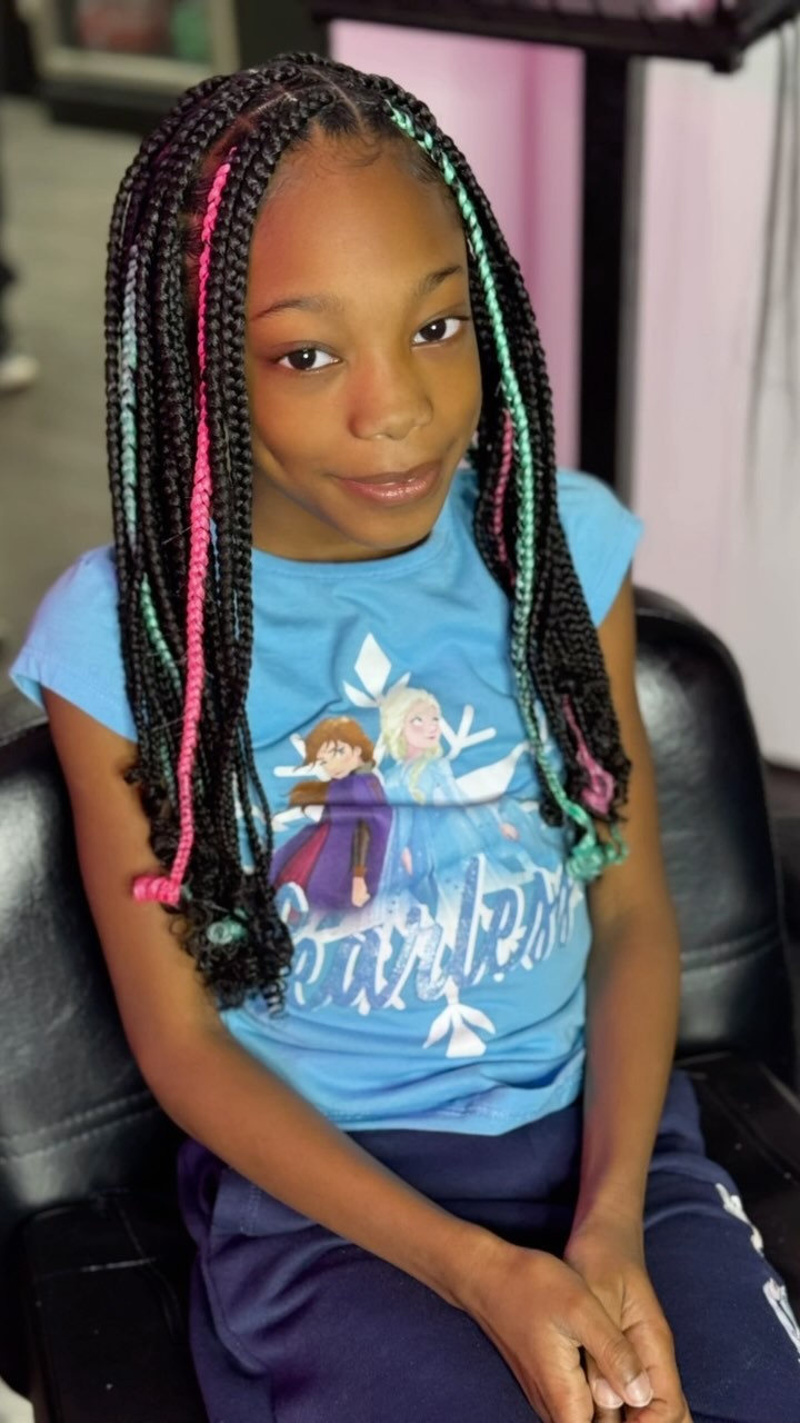🌸 Kids Knotless Braids for Thick Hair! 🌸
Perfect for little ones with thick hair, knotless braids provide a lightweight, tension-free, and long-lasting protective style! Keep their hair neat, manageable, and stylish this season.
Book your appointment today for a smooth and flawless braiding experience! 💇♀️✨