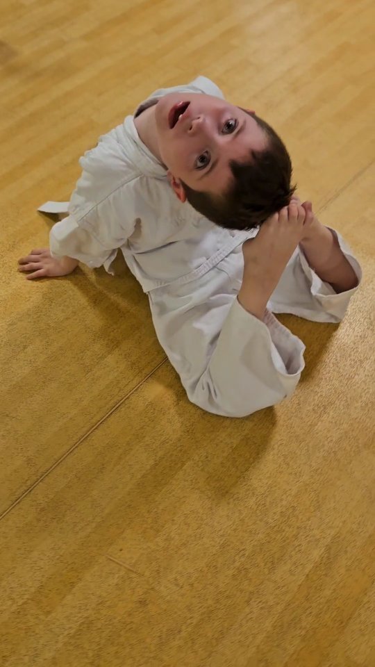 Kids have to explore their bodies 🥋
Karate is a wonderful way to let them do so 🥋❤️🙏
#karate #martialarts #discipline #kids #fun #budo #practice #healthylifestyle #education #sport