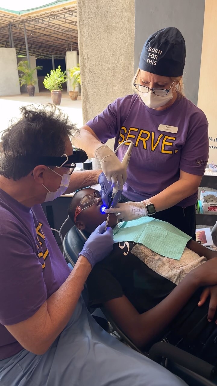 Clinic Day 2 🦷
This year we had a poster made for the kids to colour while they were waiting🖍️
Also we went to the town to get some supplies for the clinic.
In the meantime the team was busy taking people out of pain🤍
On day 2 we were able to see 80 patients and perform 182 treatments😍
#hardwickdentalteams #hardwickdentalgroup #hardwickfoundation #dentistryworld #dentists #kenya #basecampexplorerkenya #dentalinstruments #dentaltrip #dentistry #masaimara