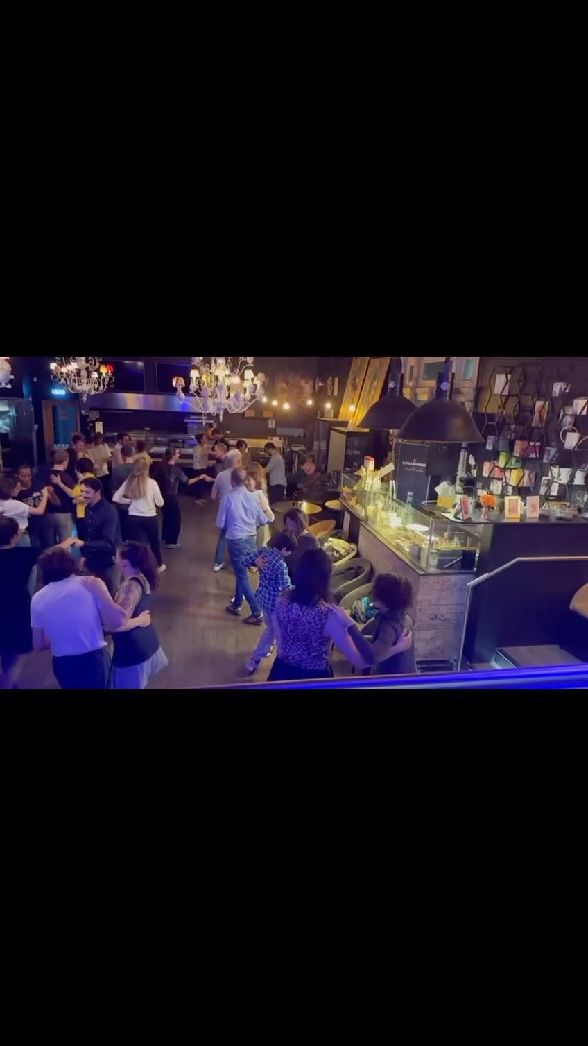 I took my non dancing friends out to check out the #luxembourg #lindyhop scene. I managed to lure my friend’s son out on the floor! Hee hee! Very cute and friendly scene, where every lead inspects you, tries to figure out what language you speak, and will switch because they know everything! So sweet. Thank you @swingdancelux