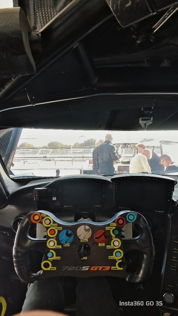Join me on my commute to my new office 🧡🩵
@mclaren.customerracing @team.rjn | #mclaren #mclaren720s #gt3 #gtworld #endurance #insta360