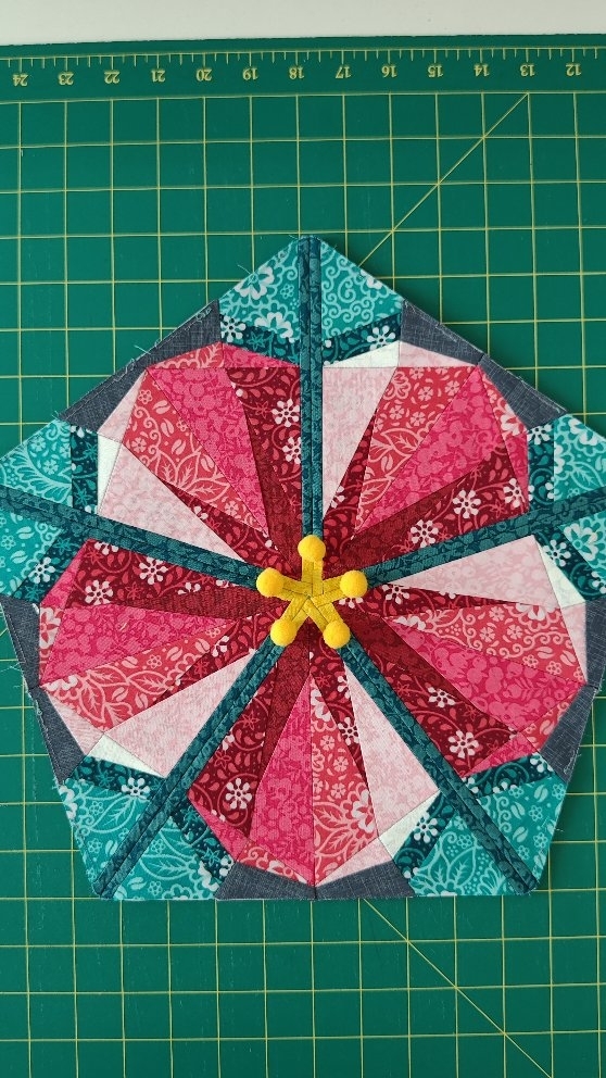 Dropping my latest #fpp block! This Hibiscus FPP Quilt Block Pattern is now available in my Etsy shop.
Watch this space for full quilt reveal. In my fantasy, I would finish this by Malaysia National Day (31 August). In the real world, I'd probably finish it by Malaysia Day (16 September).
#libertyfabric #batik #pentagon #fpppattern #foundationpaperpiecing #quilting