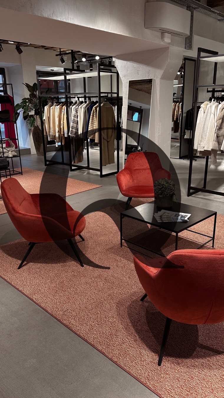 QUAGLIA ZURICH - Luxury Multibrand Store ✨
Discover high-end fashion and the latest designer must haves of the season.
Find us at 📍QUAGLIA ZURICH, Weinplatz 3 - 8001 Zurich
#quagliazurich #casualchic #luxuryfashion #multibrandstore #eveningdress #cocktaildress #cashmereknitwear #womensdepartment #fashionbrand #love #newcollection #fallwintercollection #magicmoments #multibrandzurich #bespokefashion