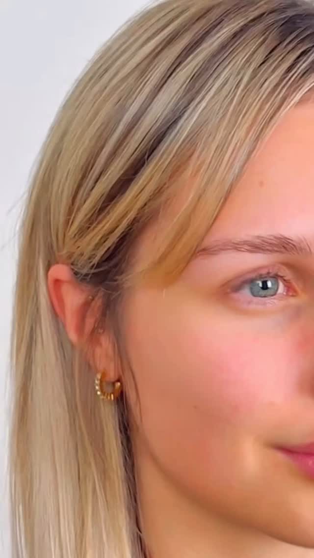 Let me show you a before and after with my gorgeous @ayleen_andrwld !
I have created this soft glam look for my amazing model with focus on her beautiful eyes !
Eyeshadow : @paesecosmetics.swiss
Lipgloss: @paesecosmetics.swiss
#makeupartist #switzerland #beauty #beautyinfluencer #makeuplook #makeupinspo #makeupartistsworldwide #makeupartistinswitzerland