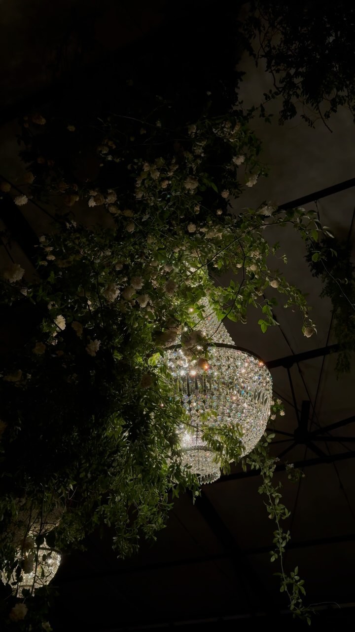 For Jo and Manny.
The most romantic rambling rose and foliage chandelier installation. At @lotonehundred with @venue.productions