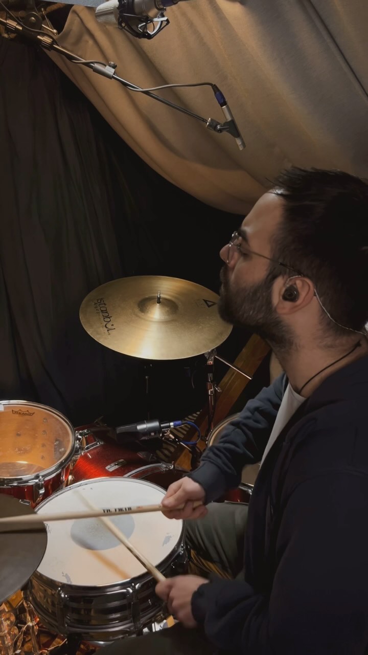Drums.
#drumsdrumsdrums #vf15 #drummer #remodrumheads #drummergram #sessiondrummer #londonmusician #londonmusic #drummerinlondon #drum #drums #drumkit #drumset #instadrums #soundsfrommyattic #drumminglife @vicfirthuk @istanbulagop @cosmicears #remoterecording #remotedrumtracks #remotedrumrecording