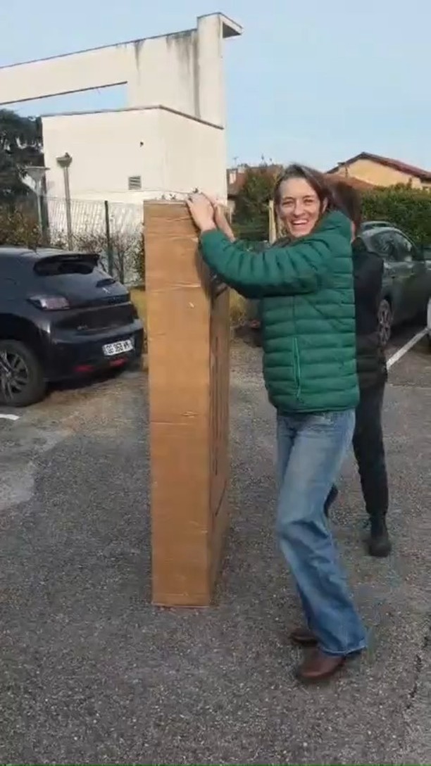 ✨ Merci à la @lamasurecadencee pour leur confiance ! ✨
Quand il s'agit de trouver LE carton parfait, La Masure Cadencée adencée a choisi Elle
Cartonne !
Petit volume, grand carton, carré, rectangulaire : nous avons tous les formats pour répondre aux besoins les plus spécifiques 📦
En plus d’offrir une large gamme de formes et de tailles, chaque carton réemployé
chez nous raconte une histoire et participe à un avenir plus durable ♻️
Vous aussi, rejoignez le mouvement et trouvez le carton idéal pour vos projets !
#réemploi #economiecirculaire #ellecartonne
#lamasurecadencée