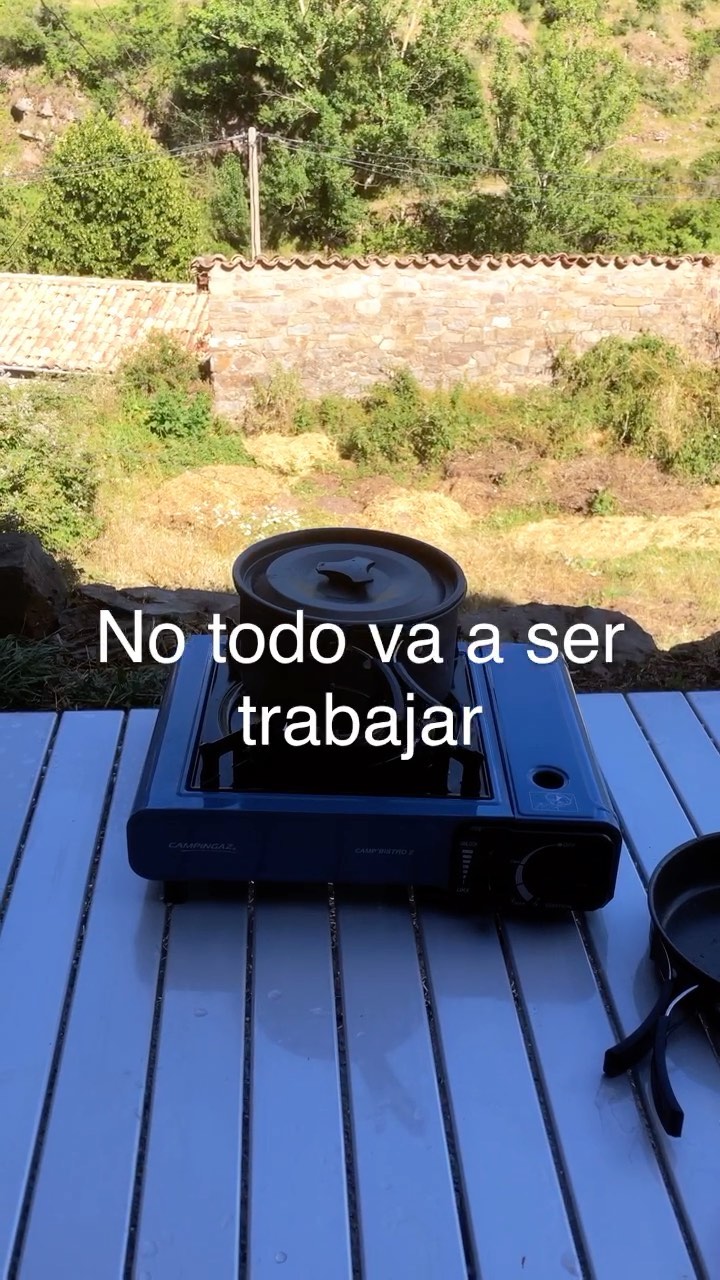 Ponte de gala que nos vamos a un 5 tenedores 😅
.
.
.
#vidarural #rural #rurallife #rural_love #camping #glamping #montaña #monte