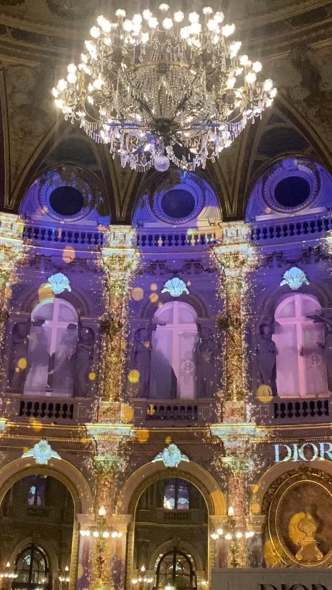 Duc & duchesses. Dior
Video-mapping for « Dior » in Paris.
#athmosphere
#videomapping #videmappingshow #videomapping3d #videomappingparis #mappingevent #videomappingevent