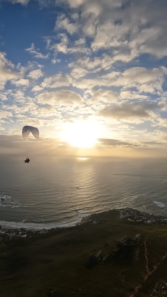 This is living!
#corona #thisisliving #capetownsouthafrica #capetownlife #capetown #southafrica #paraglide #paragliding #tandemparagliding #tandemparaglidingcapetown #fly #capetownvibes
#tablemountain #campsbay #clifton
#lionshead #skysafari #sunset #flowpanorama2 #flowparagliders
