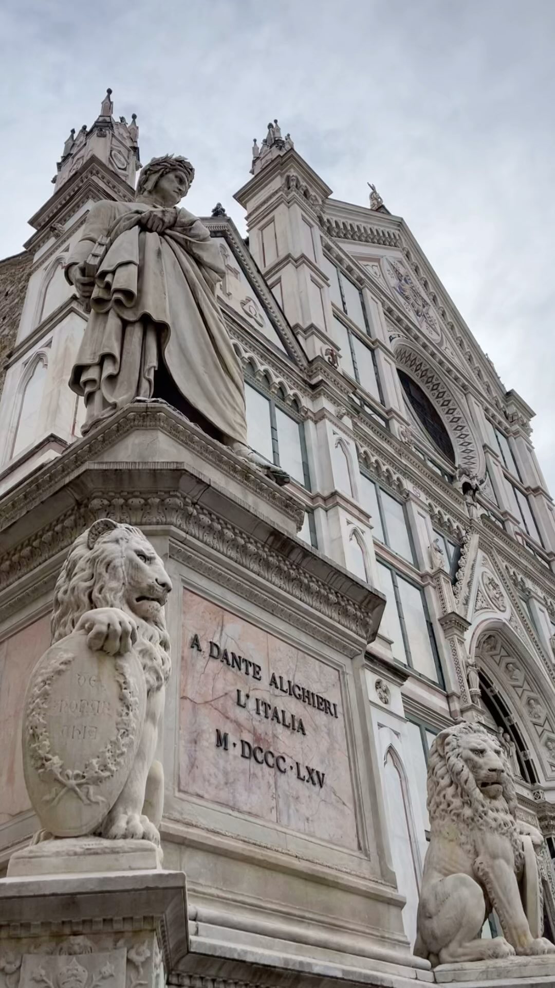 These are the last photos I took in Florence….for now. I flew back to Australia a week ago due to a family emergency. Living overseas on your own is incredibly challenging, not just financially but emotionally, every single day. It is also incredibly rewarding, exposing parts of yourself you didn’t know you had in you; resilience, adaptability, like ability. I will write about this conflicting experience in greater detail but for now, Florence, you are quite possibly the greatest love of my life (so far). Ti amo (I love you), mi manchi (I miss you), alla prossima (until next time). Shout out to the ever lovely @jessica_veliaj & @selenecoltro of @cafe1926 and the team at @dittaartigianale Sant’Ambrogio for keeping me in delicious coffee and cornetto daily.
#florence #firenze #firenze🇮🇹 #italy #italia #dittaartigianale #dittaartigianalesantambrogio #dittaartigianaleoltrarno #dittaartigianalefirenze #cornetto #caffè #piazzasantambrogio