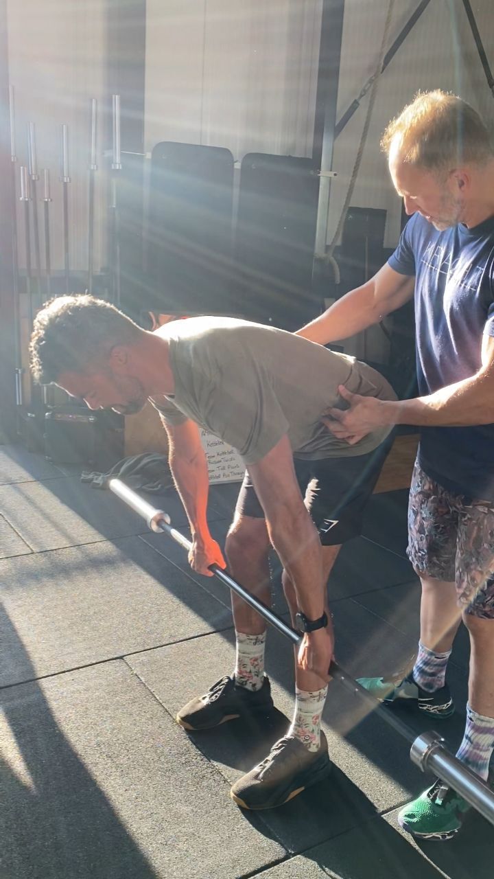 Our highly anticipated Hinge Workshop 3.0 with Ben hits the gym floor tomorrow, Saturday June 24th, from 9:00 to 9:45 am! Unlock the secrets of full-body engagement in deadlifts and bid adieu to next-day lower back pain. This workshop goes beyond the basics, connecting the dots between hinge movements in deadlifts, kettlebell swings, and cleans. 💪 Ready to take a deep dive into muscle tension, movement patterns, and mobility? This is your workshop. See you there! #krachtamsterdam #HingeWorkshop #workoutwisdom #krachtcommunity