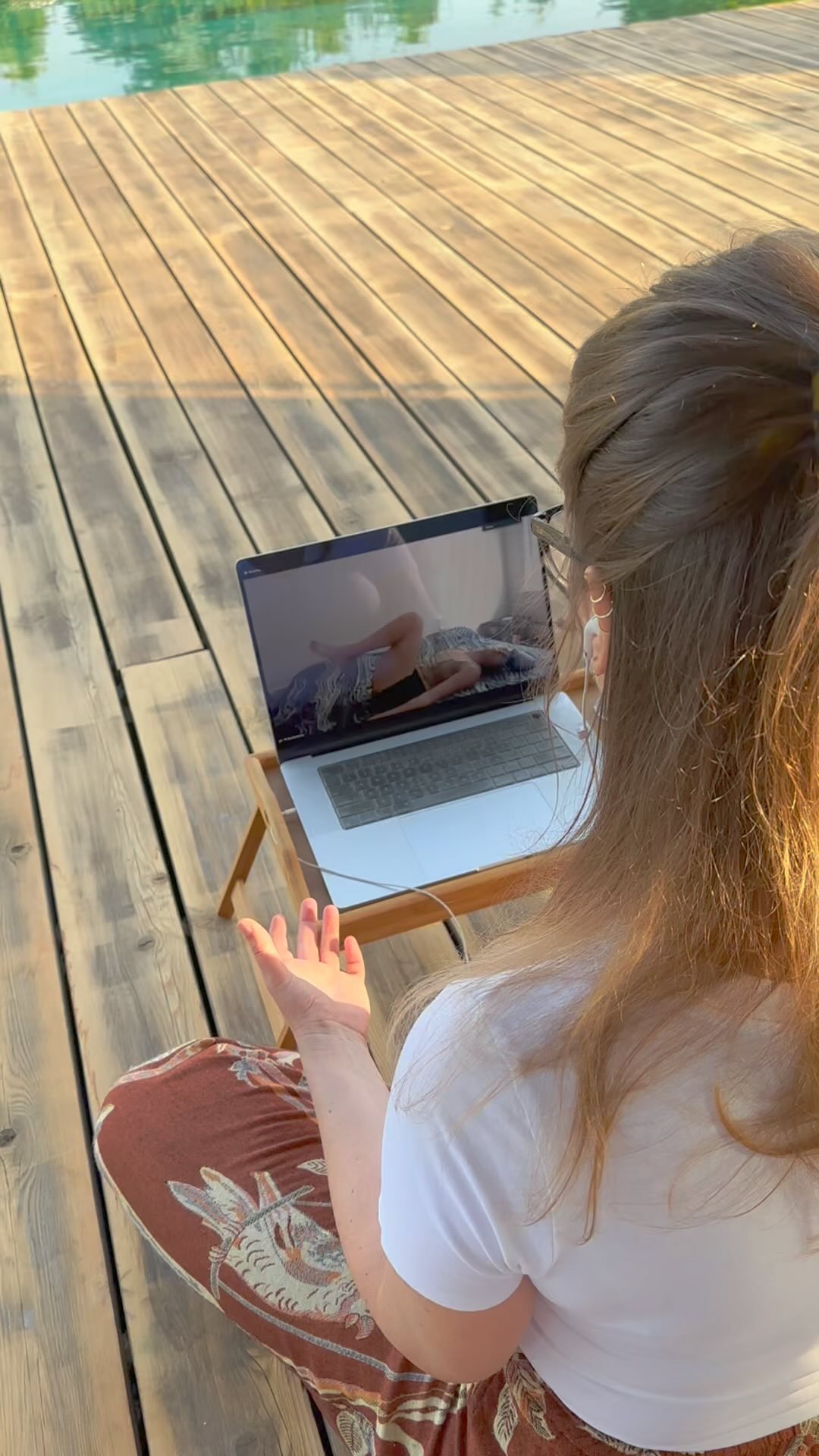 Unleash your Kundalini Energy from anywhere! ✨🌀
Kundalini Energy has no boundaries. It transcends the physical limits of time and space. 🌐💫
Consciousness is universal, and when Kundalini Energy flows freely, it facilitates a deep connection to the oneness of all existence. This process reveals that we are all interconnected, sharing a unified consciousness. 🌍💖
Understanding this unity helps us to see beyond boundaries, fostering a sense of oneness with all life. We can experience profound personal and spiritual growth by tapping into this energy. 🌀🌈
#KundaliniActivation #VirtualHealing #SoundJourney #EnergyAwakening #Oneness #ConsciousnessExpansion #SpiritualGrowth #Unity #HigherVibration #MindBodySpirit #EnergyHealing #Reiki
Uwolnij swoją Energię Kundalini z każdego miejsca! ✨🌀
Energia Kundalini nie ma granic. Przekracza fizyczne granice czasu i przestrzeni. 🌐💫
Świadomość jest uniwersalna, a gdy Energia Kundalini płynie swobodnie, umożliwia głębokie połączenie z jednością całego istnienia. Ten proces ukazuje, że wszyscy jesteśmy ze sobą połączeni, dzieląc zjednoczoną świadomość. 🌍💖
Zrozumienie tej jedności pomaga nam dostrzec, że fizyczne granice znikają, a pozostaje poczucie jedności z całym życiem. Dzięki wykorzystaniu tej energii możemy doświadczyć głębokiego osobistego i duchowego rozwoju. 🌀🌈
#AktywacjaKundalini #WirtualneUzdrawianie #PodróżDźwiękowa #PrzebudzenieEnergii #Jedność #RozszerzanieŚwiadomości #RozwójDuchowy #Jedność #WyższeWibracje #CiałoUmysłDuch #Reiki #UzdrawianieEnergia