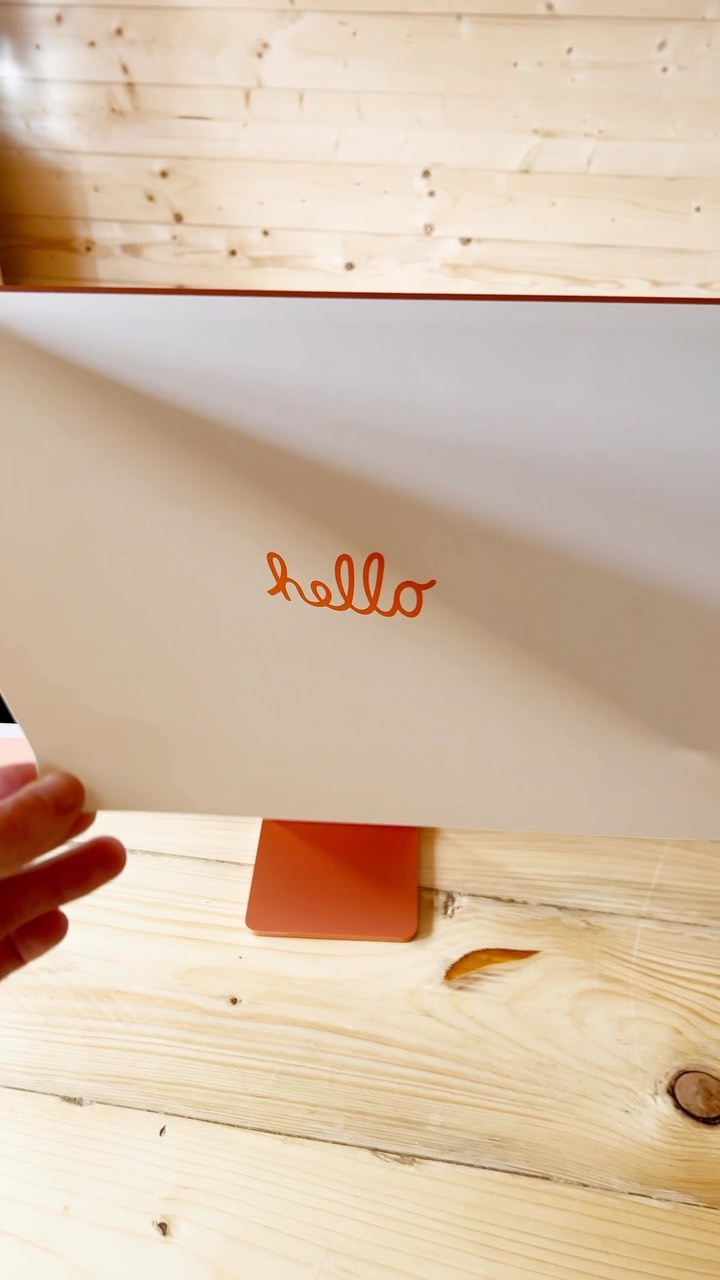 Our new office is getting there slowly but surely :) 🖥️
#office #newoffice #asmr #imac #imacpro #unboxing #apple #unboxingimac #cabin