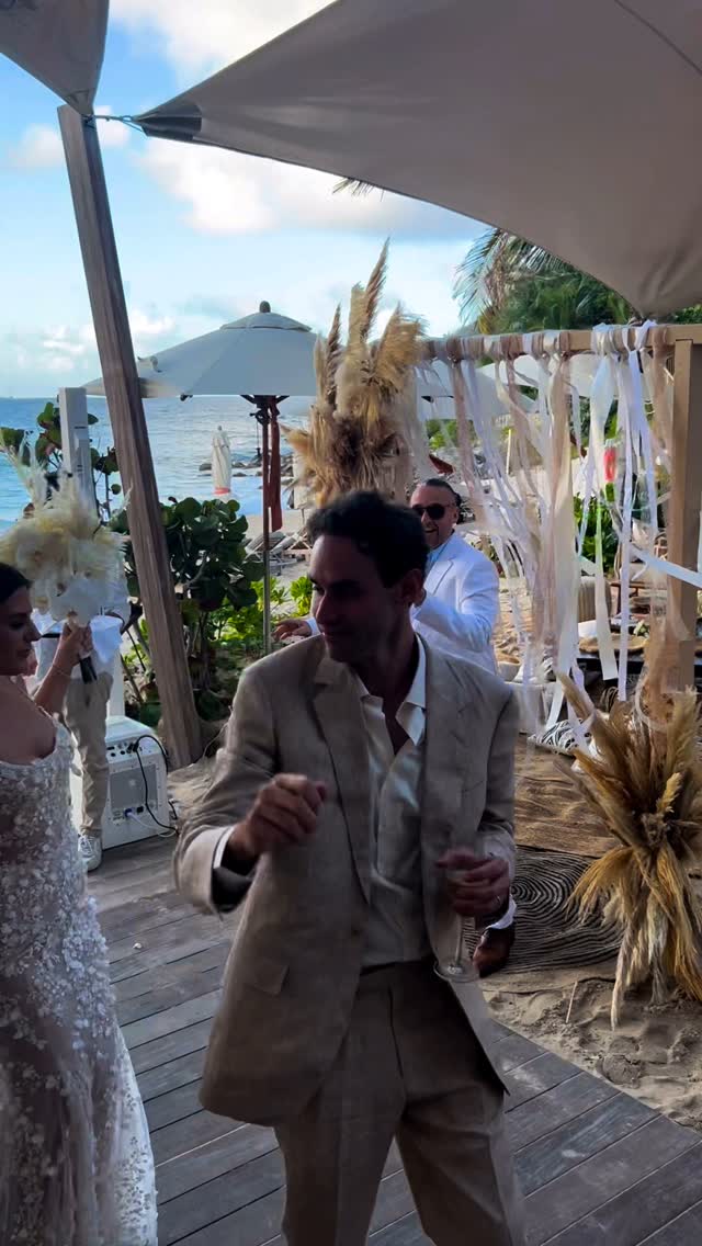 Wedding day bliss @chevalblancstbarth #avicii